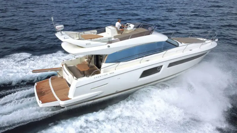 Jeanneau Prestige 500 Fly motor yacht underway at sea