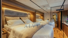Moon Yacht 65 Fly